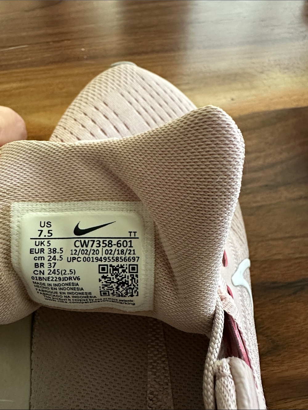 Nike Women's Blush Pink Running Sneakers with White Swoosh - Picture 2 of 6